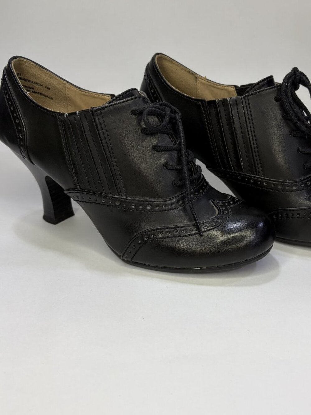 GH Bass Black Heeled Size 7 Wingtip Ankle Boot Oxford Women's Tie Vintage Style - Picture 2 of 8